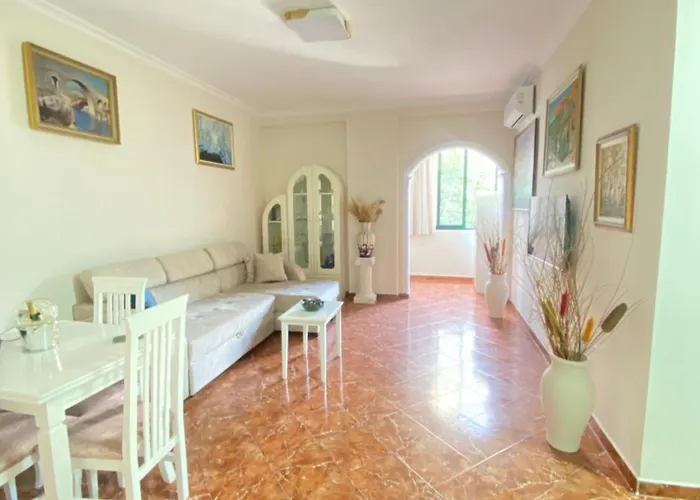 Cozy At Center Daire Tiran